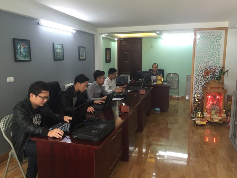 Kiến trúc sư làm việc tại trụ sở Công ty Phú Cường ở Hà Nội